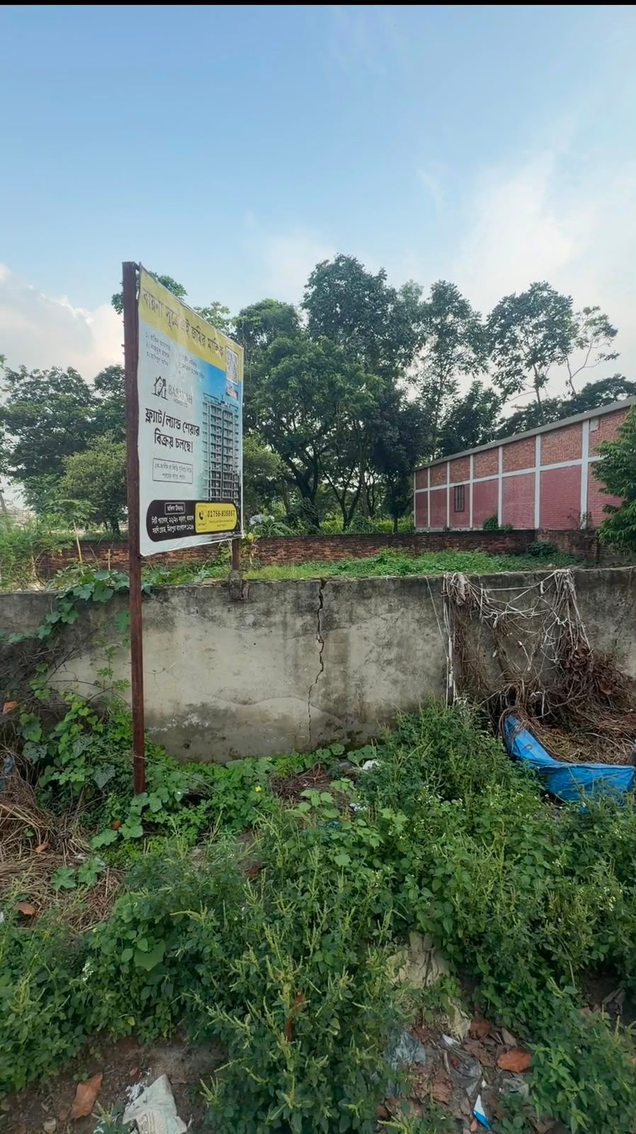 উত্তরা ও এলিভেটেড এক্সপ্রেসওয়ে সংলগ্ন  নির্মানাধীন ১৬৫০ স্কয়ার ফিটের ল্যান্ড শেয়ার প্রজেক্ট। 